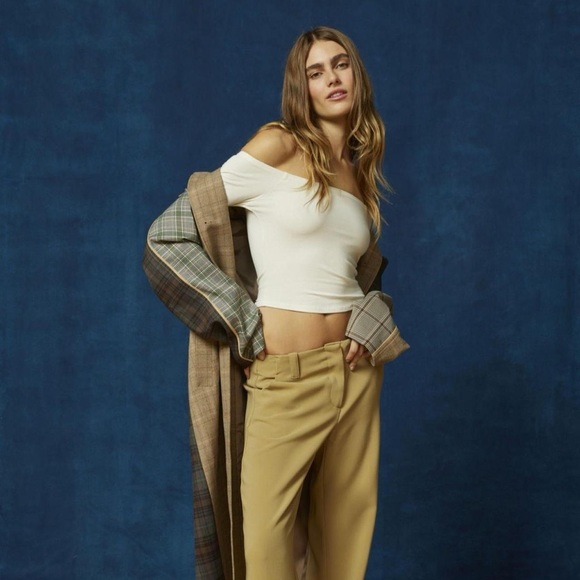 Cream Urban Outfitters off the shoulder top - Picture 2 of 4